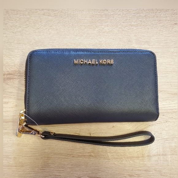 Michael Kors Handbags - Michael Kors Jet Set Travel Phone Case Black